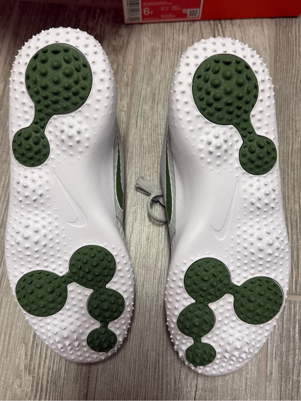 Nike Kids Light Gray golf cleats with Green Accents - size 6Y